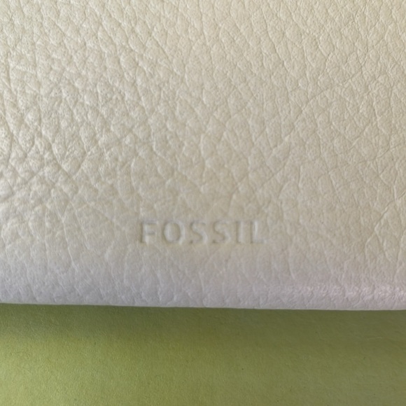 Light cream Fossil pebbled leather crossbody bag/clutch - Picture 7 of 15